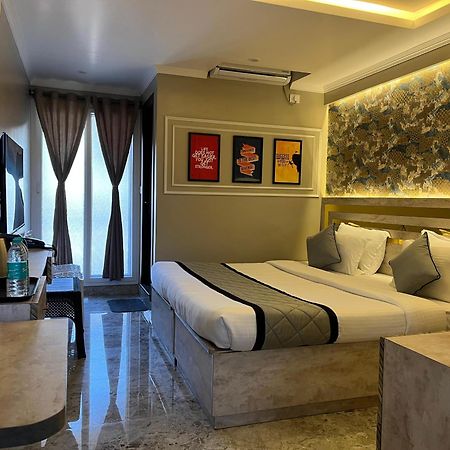 Hotel Lg Suites Бангалор Екстериор снимка