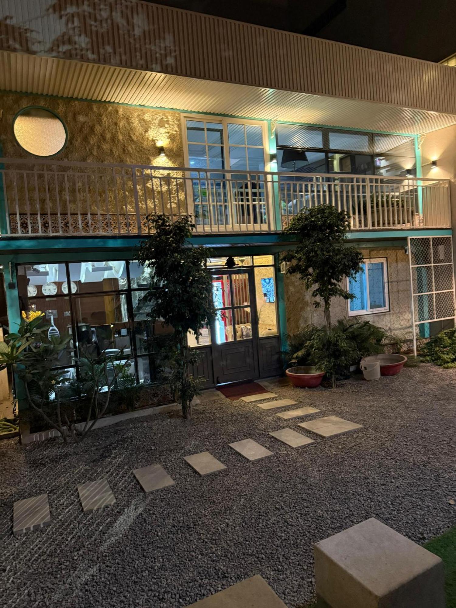 Hotel Lg Suites Бангалор Екстериор снимка